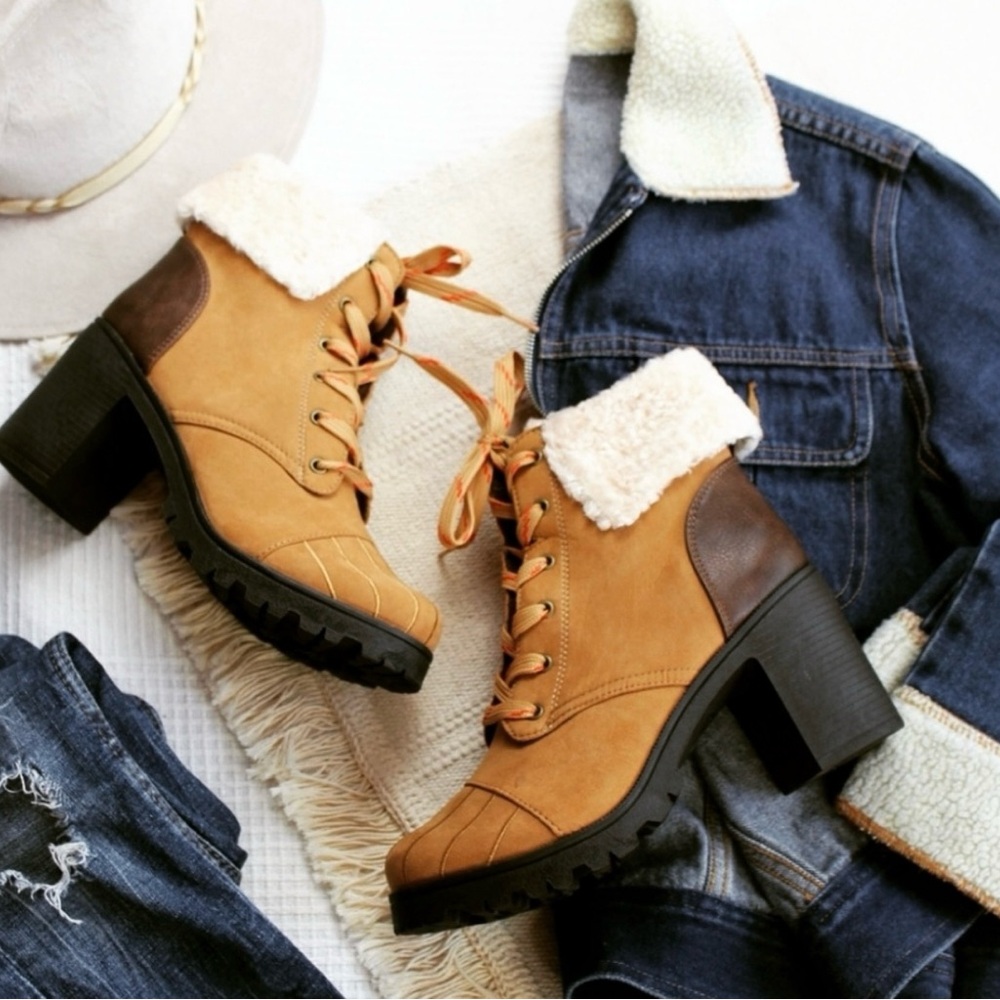 Heeled lace up Boots